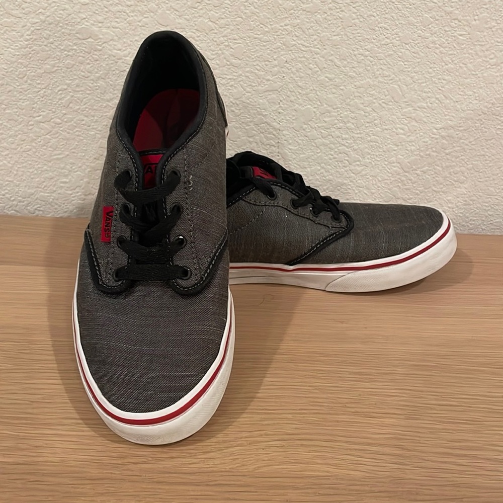 Vans Kids Authentic lace-up shoes. Size: 5.5, Color: Gray